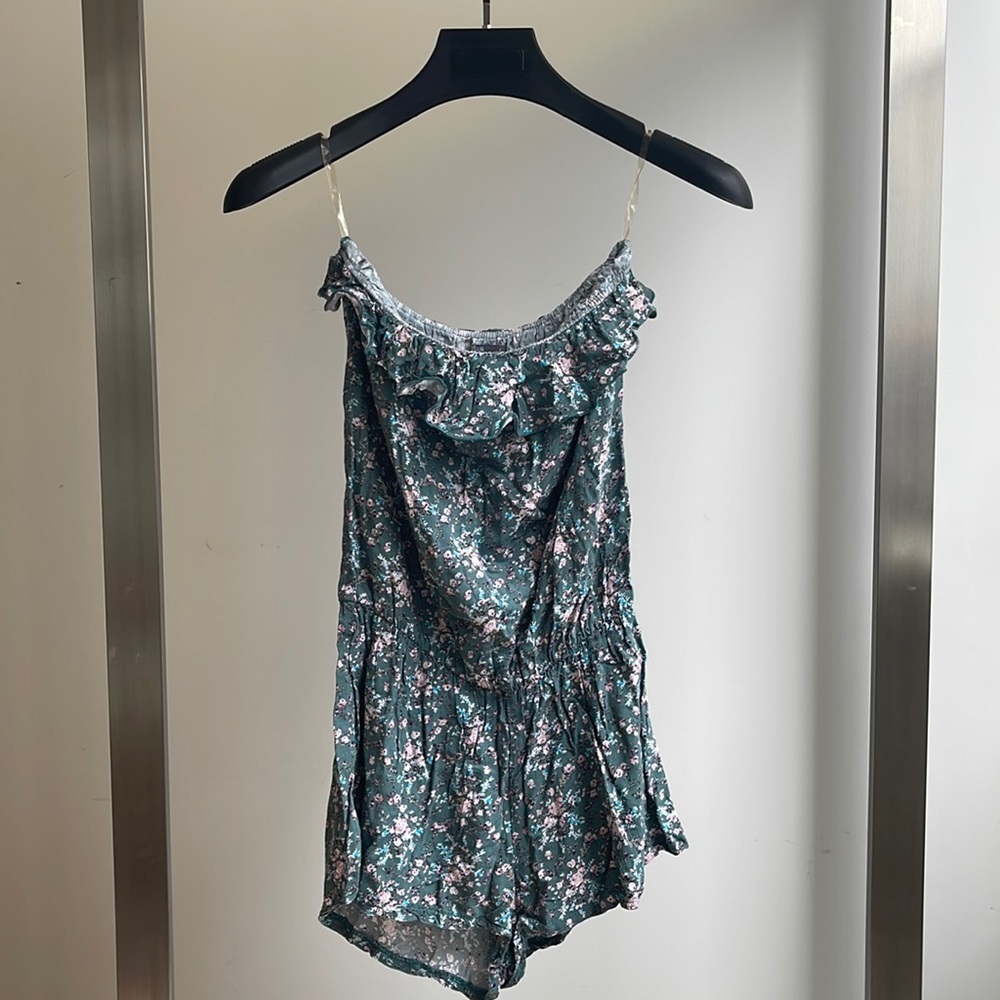 FLORAL STRAPLESS ROMPER SIZE LARGE